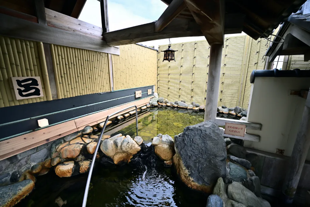 天然温泉岩風呂
